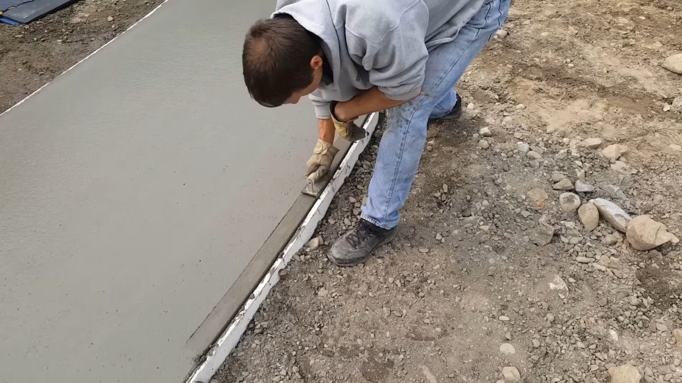 Concrete sidewalk and walkway installation in Lakewood, WA